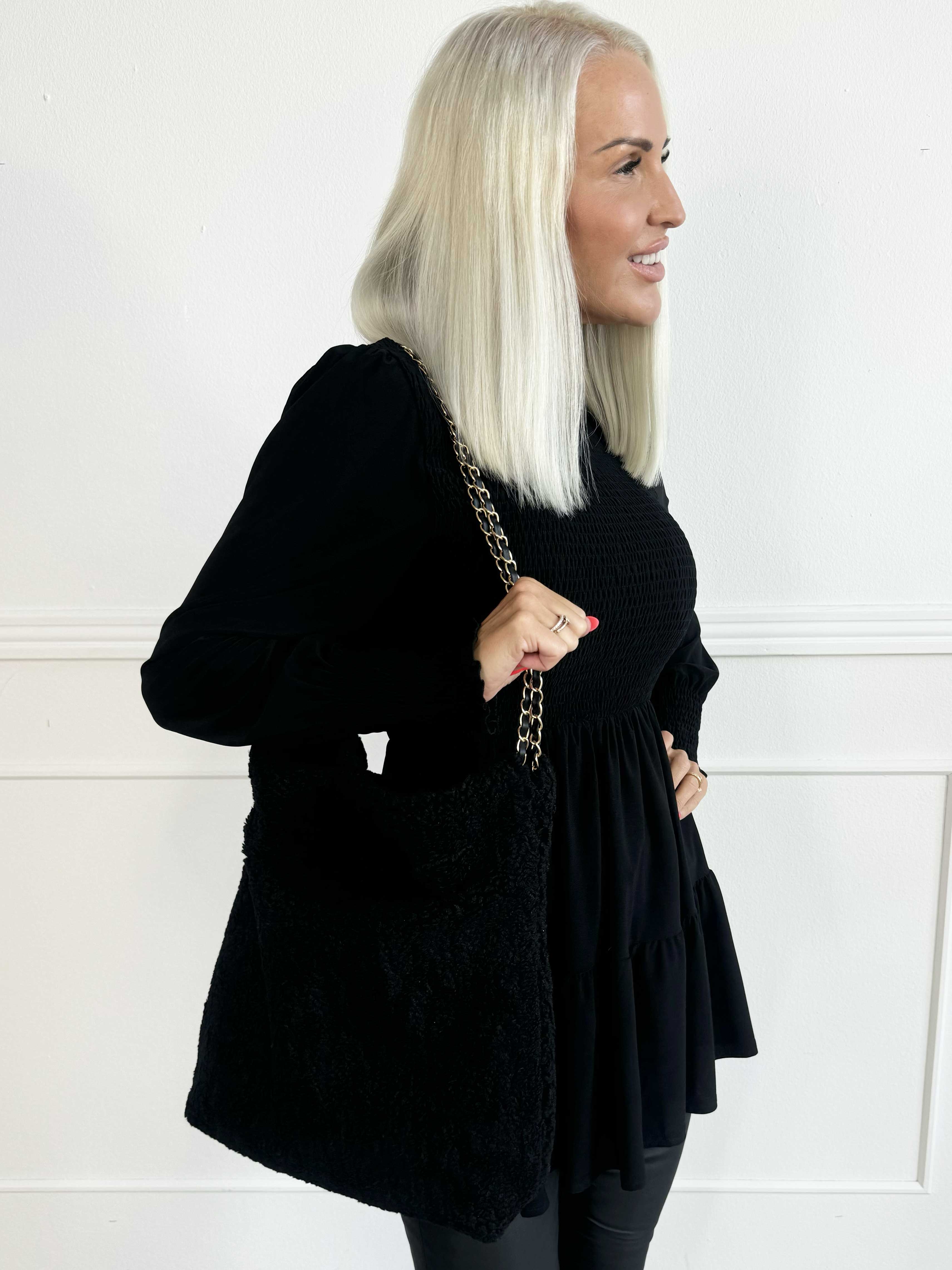 Gianna - Väska i mjuk plysch med guldkedjor